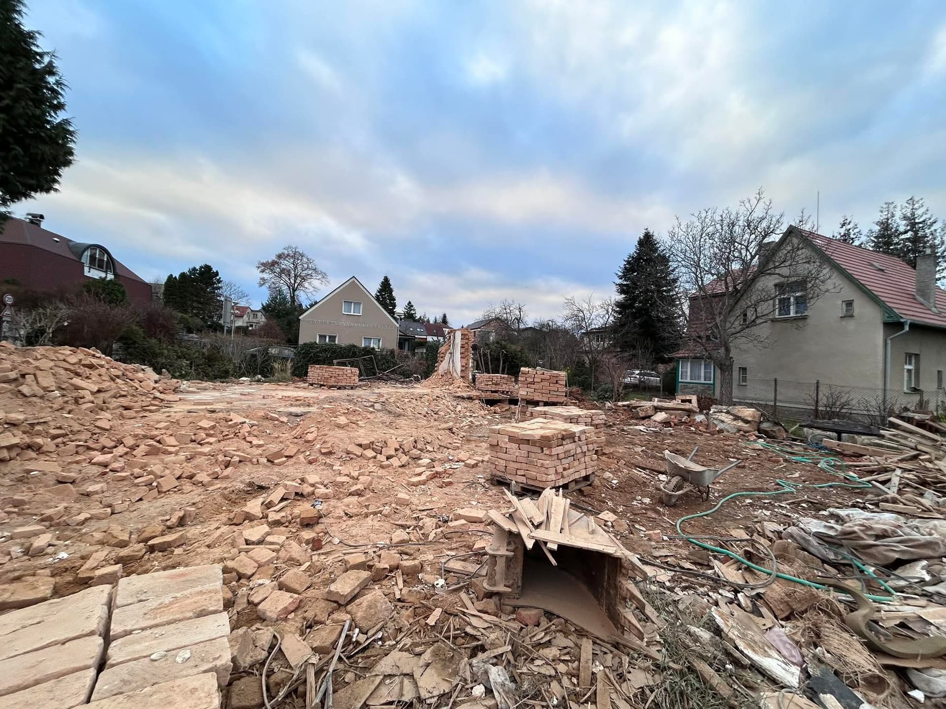 Demolice budovy - Main view